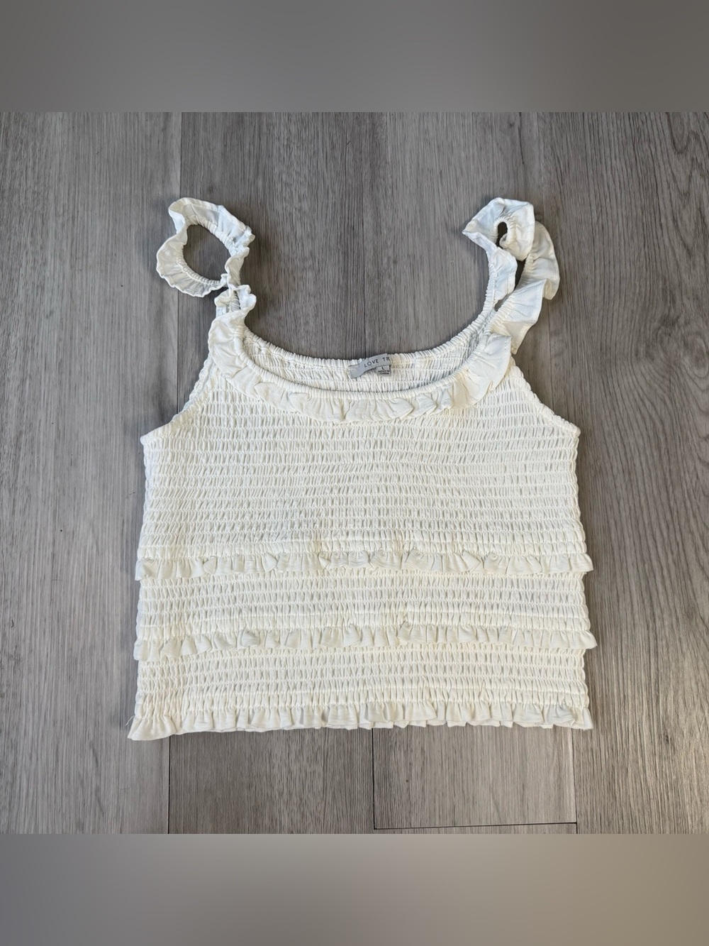 Love Tree Women’s White Smocked Ruffle Sleeve Cropped Top Size Large